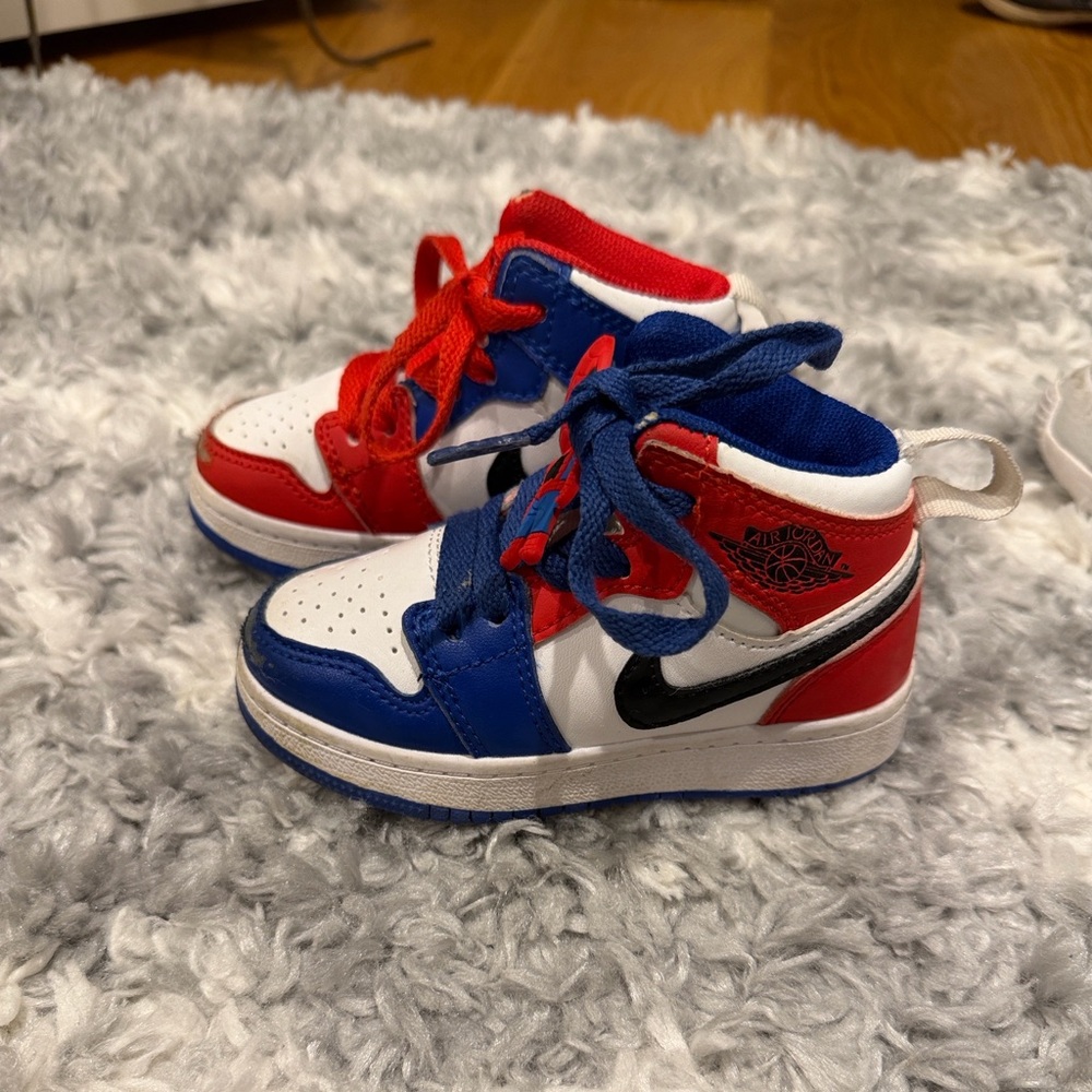 Nike Air Jordan 1 Kids Retro High OG Spider-Man Sneaker